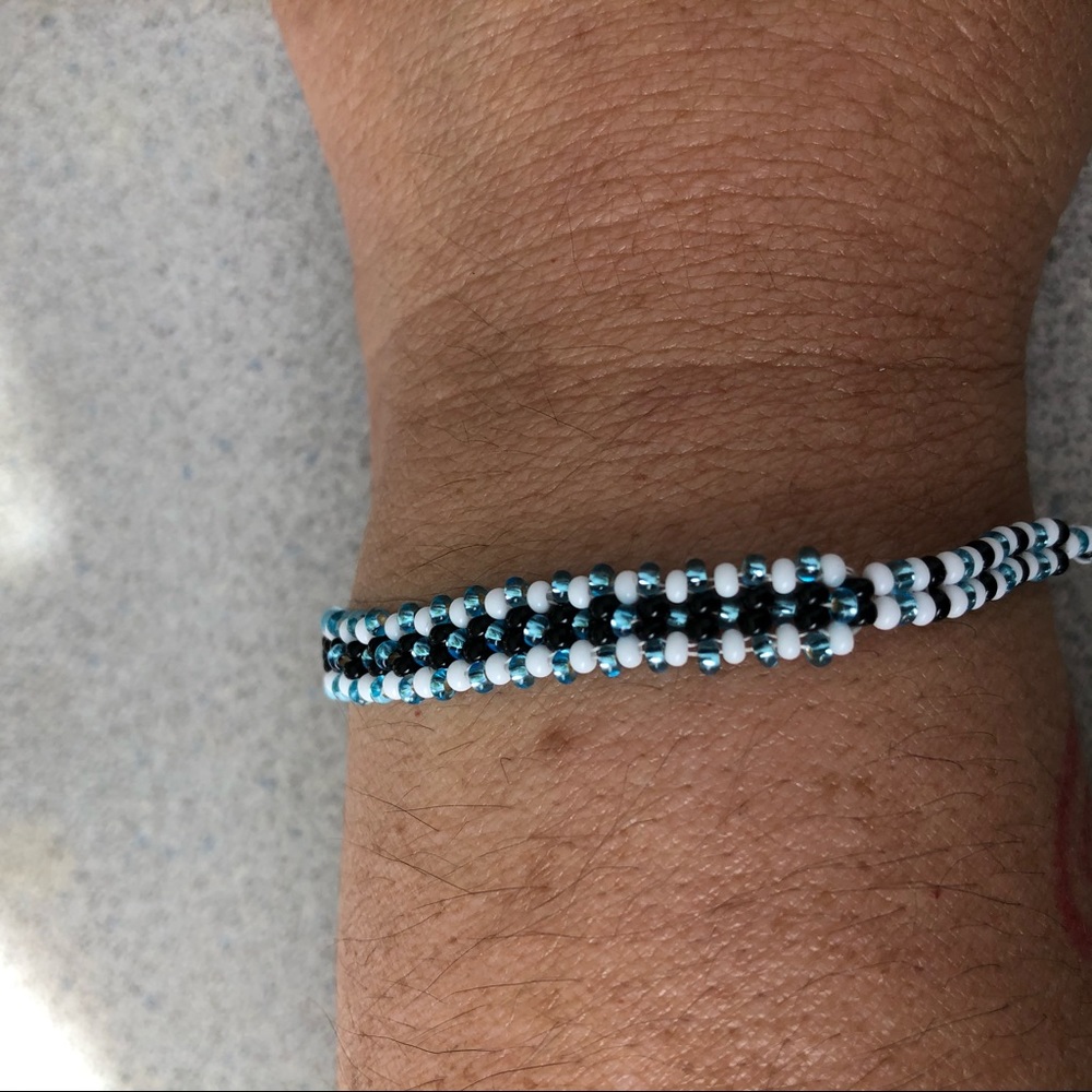 Bracelet hand-beaded